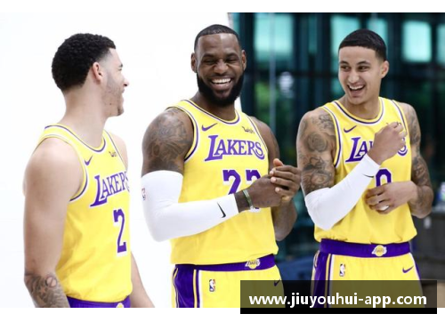 当代NBA巨星巅峰对决：库里、詹姆斯、库兹马领衔